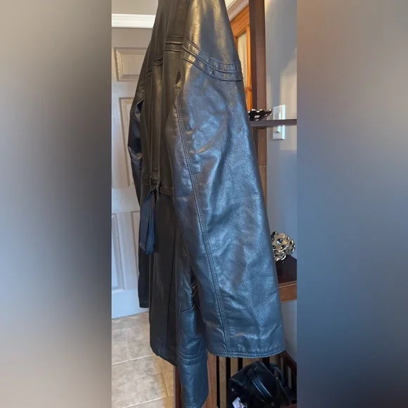 EUC DANIER Leather Coat - Picture 4 of 7